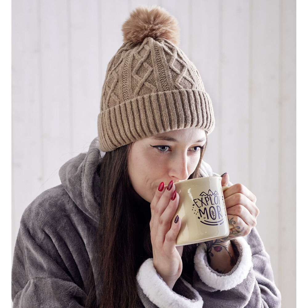 Ensemble mug 450ml faïence avec bonnet à pompon marron