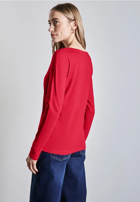 Shirt mit gerundetem V-Neck