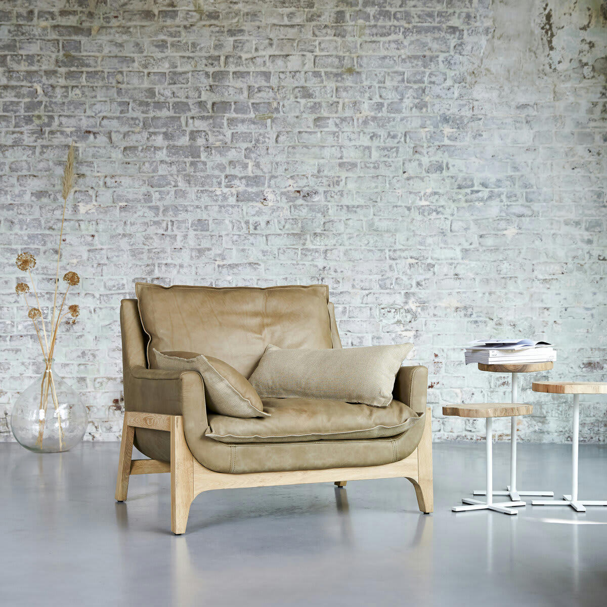 WOODNEST - Fauteuil en chêne massif et cuir Cheyenne