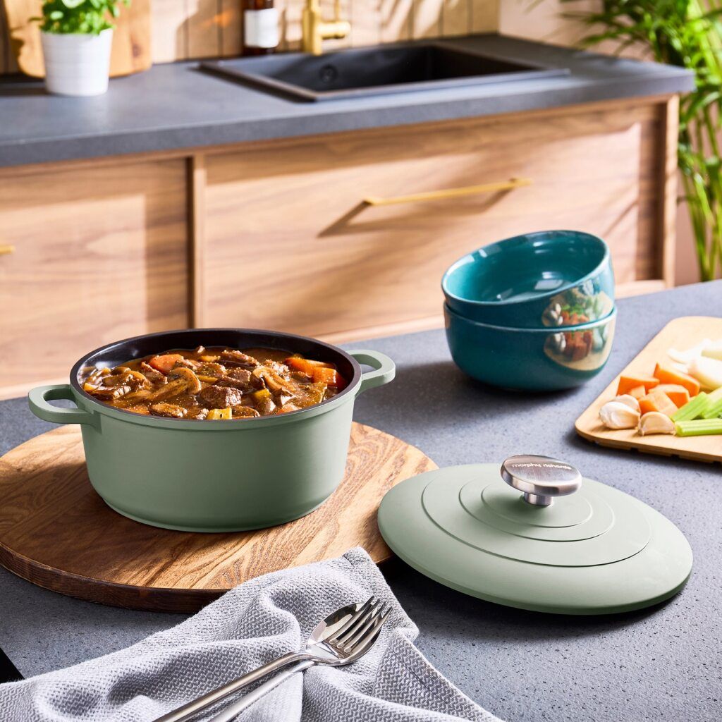 Morphy Richards 20cm Cast Aluminium Casserole Dish