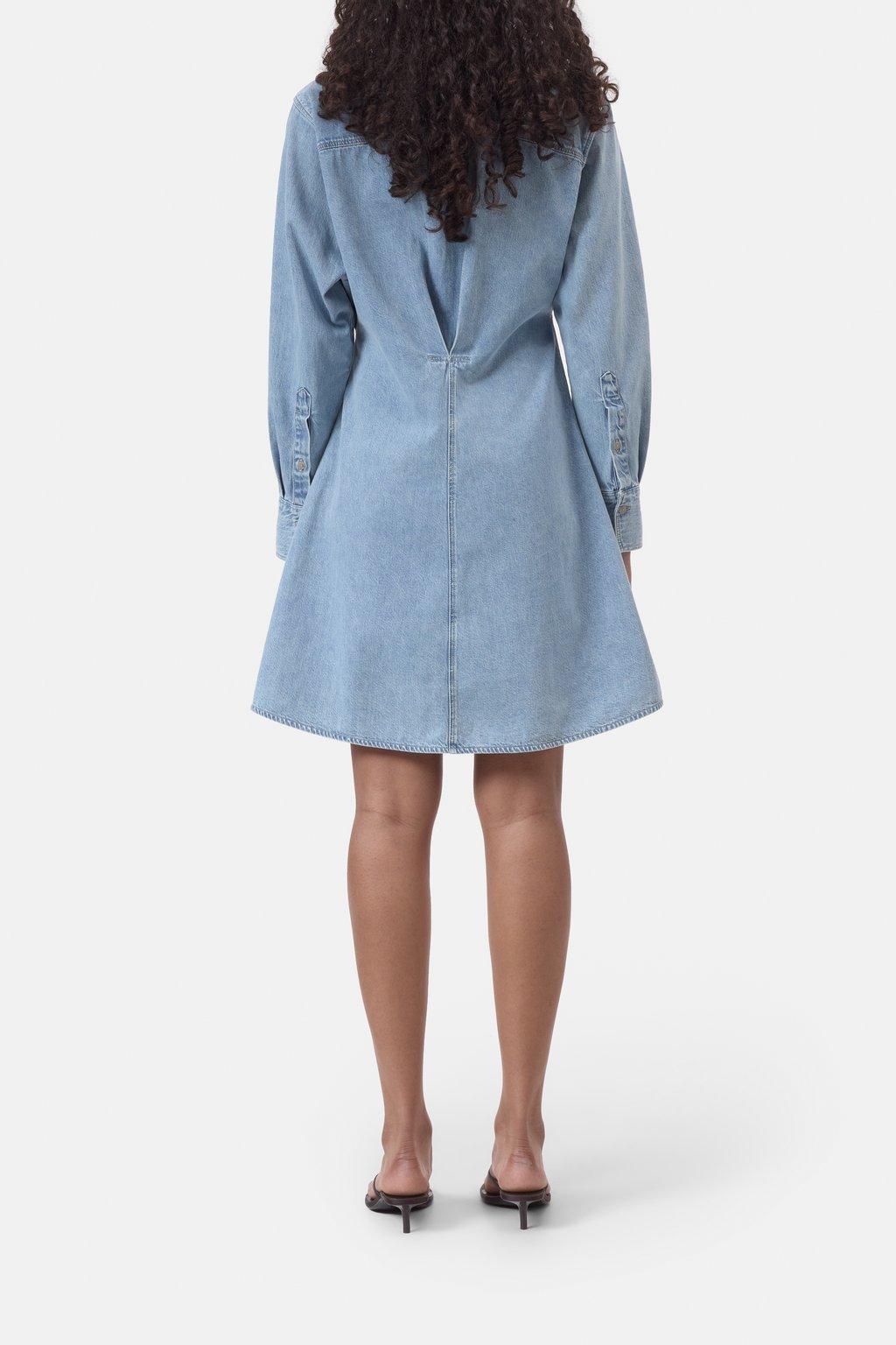 Tailliertes Denim-Kleid aus Bio-Baumwolle