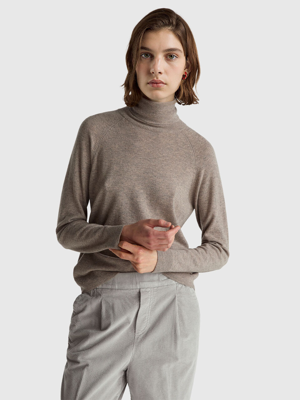 Beige turtleneck sweater in cashmere and wool blend