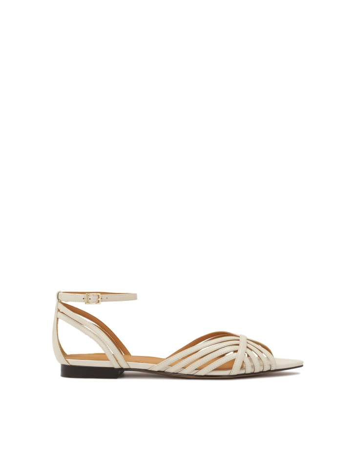 Flat leather sandals with extended noses