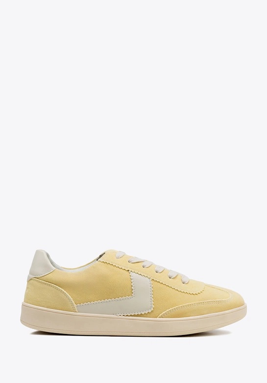 Zamszowe sneakersy z kontrastowymi wstawkami z ekoskóry żółto - białe