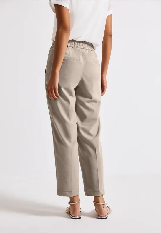 Hose mit Gallonstreifen