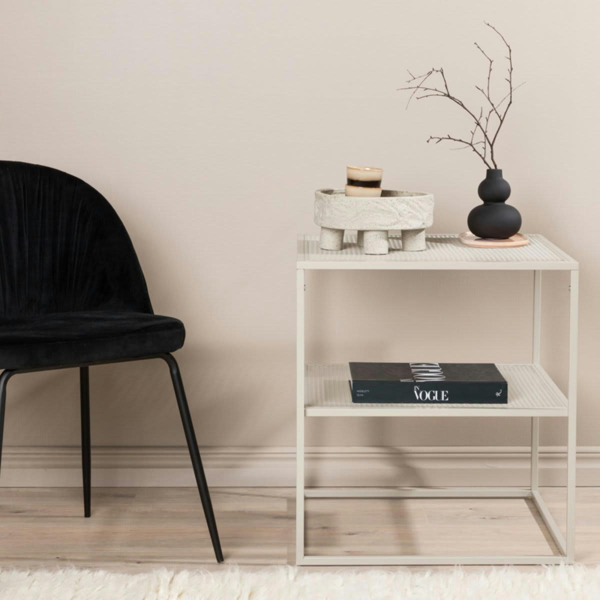 NAYA - Table d'appoint moderne en métal beige