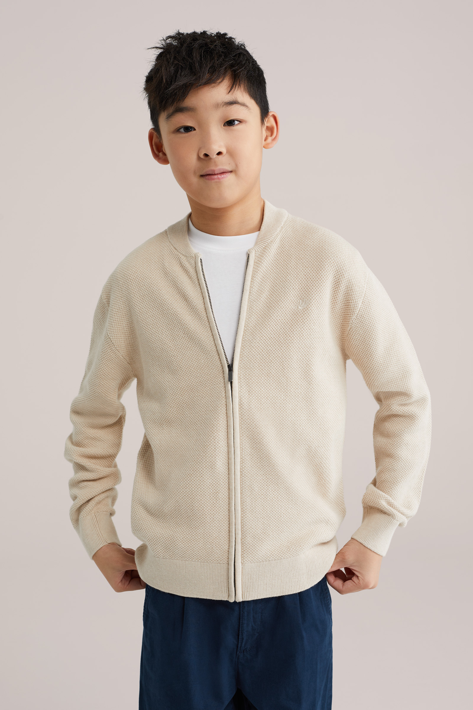 Jongens gebreid vest met structuur en embroidery