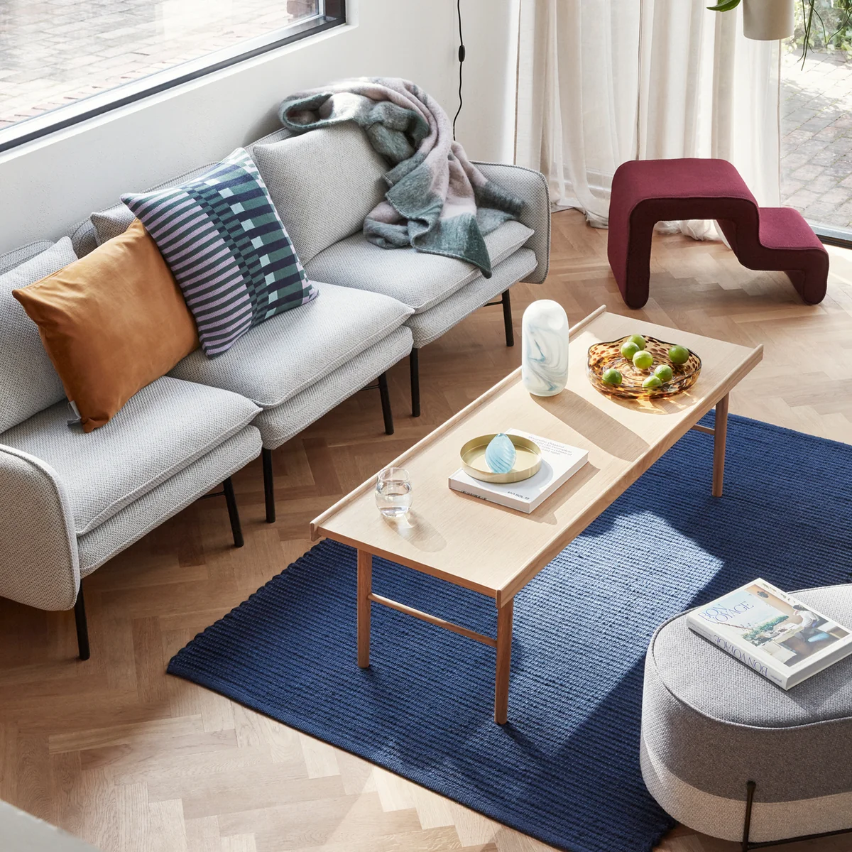 Hübsch Interior - Couchtisch mit Kanten, 137 x 50 cm, Eiche