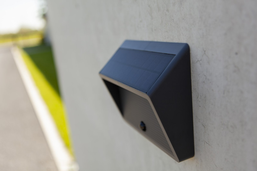 Kinkiet zewnętrzny solarny z czujnikiem ruchu LED 11.5W LINKO Lutec