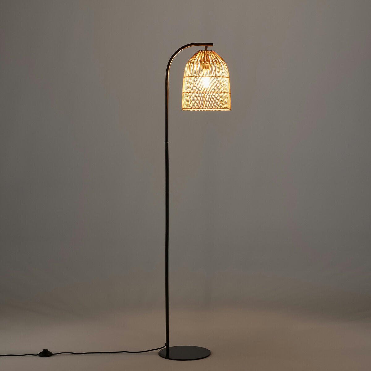 Lampadaire en métal fer et rotin, Dankia