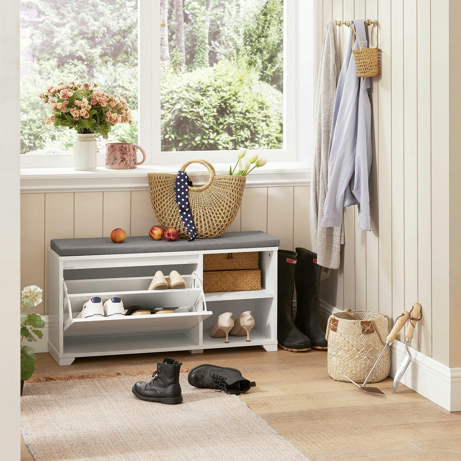 - Banc à chaussures avec 1 abattant et 2 compartiments effet bois blanc