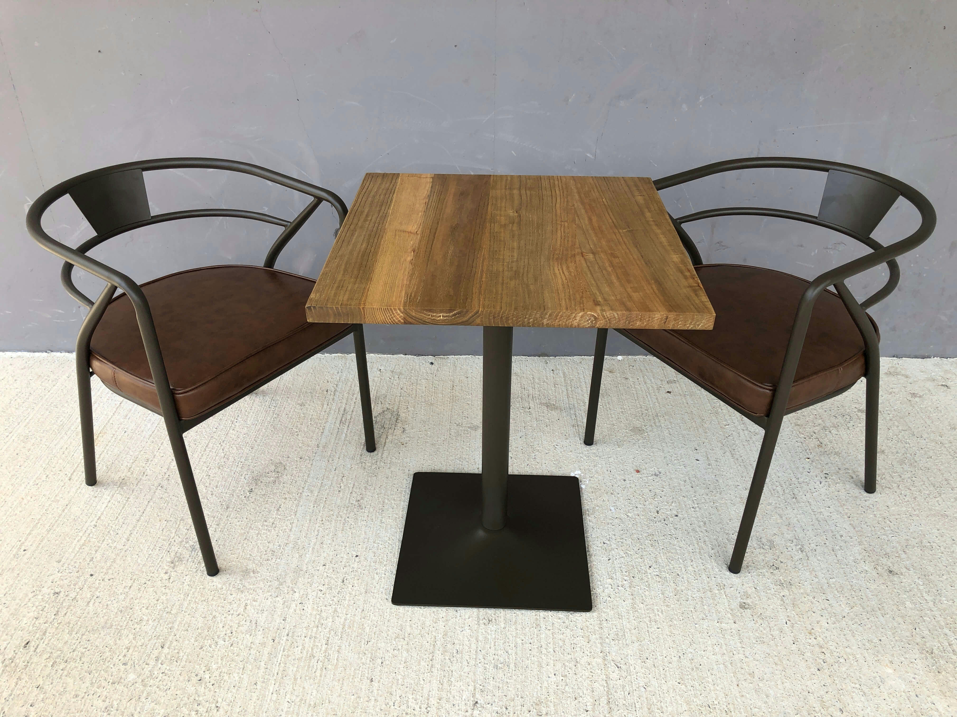 COFFEE - Table carree bois massif L60