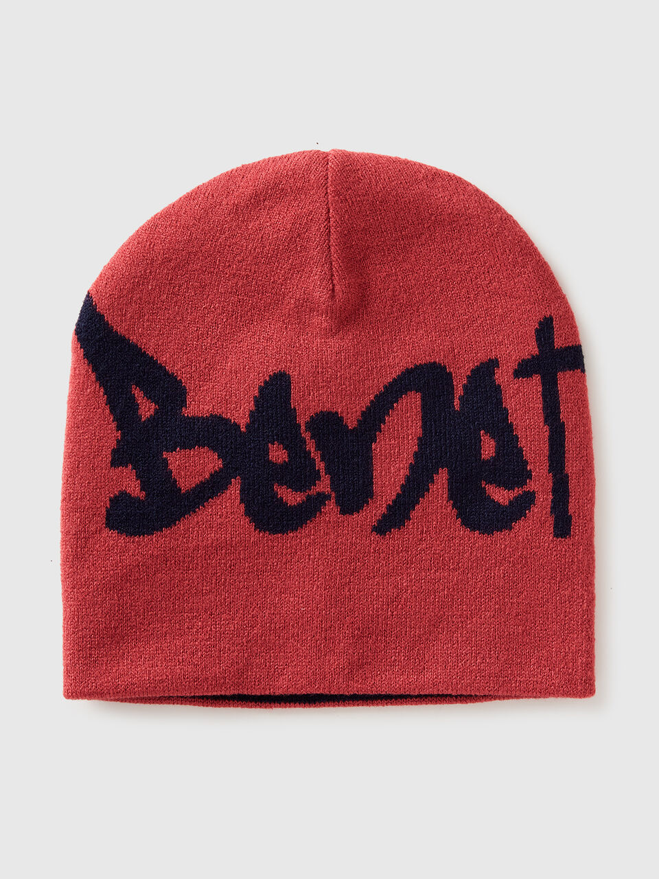 Reversible hat with logo