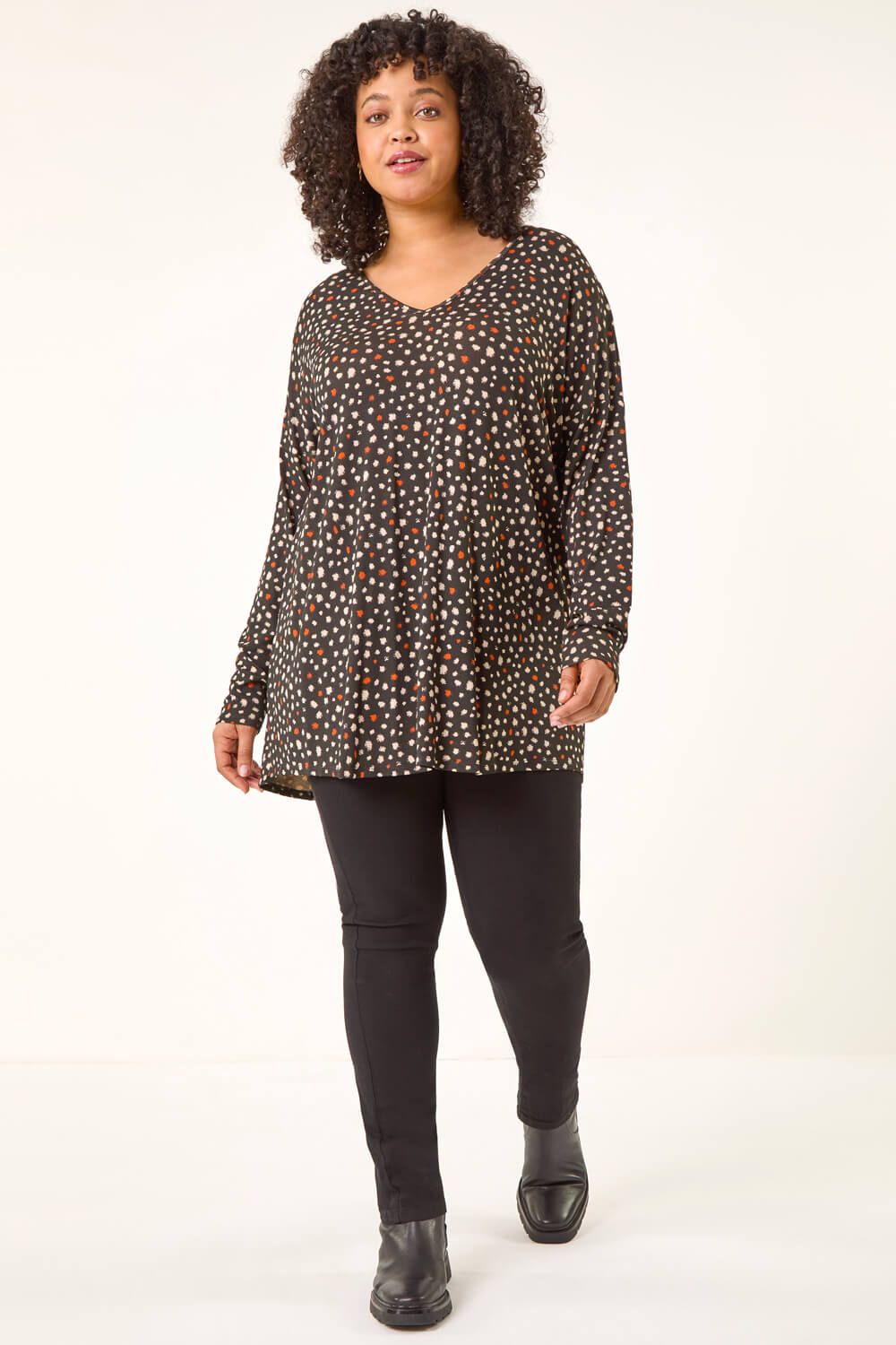 Roman Curve Spotted V-Neck Stretch Top