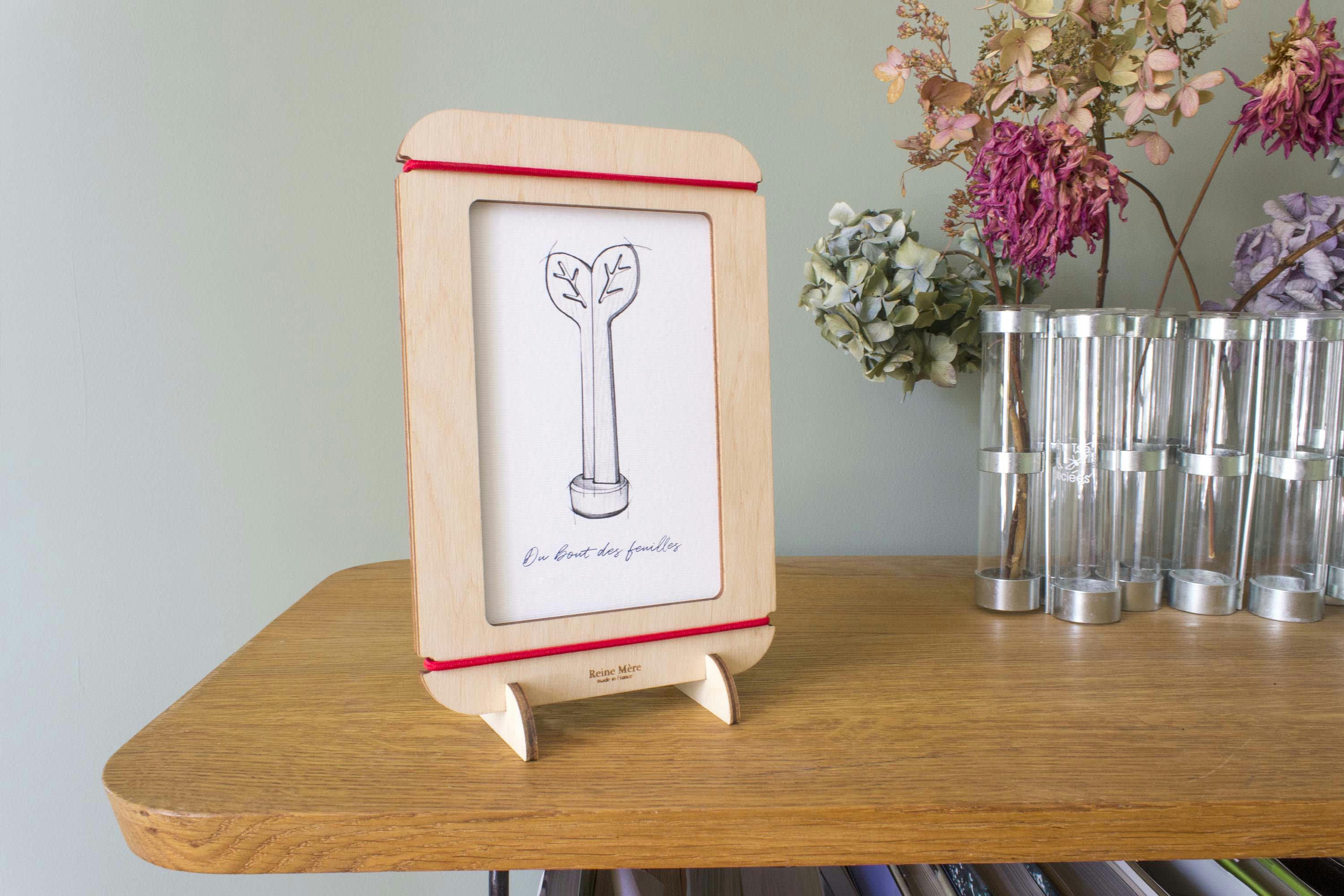 LUCARNE - Cadre à poser en bois de bouleau avec élastique rouge