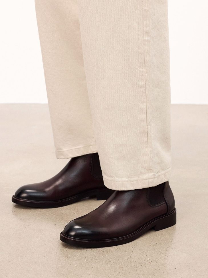 Classic leather Chelsea boots in brown color
