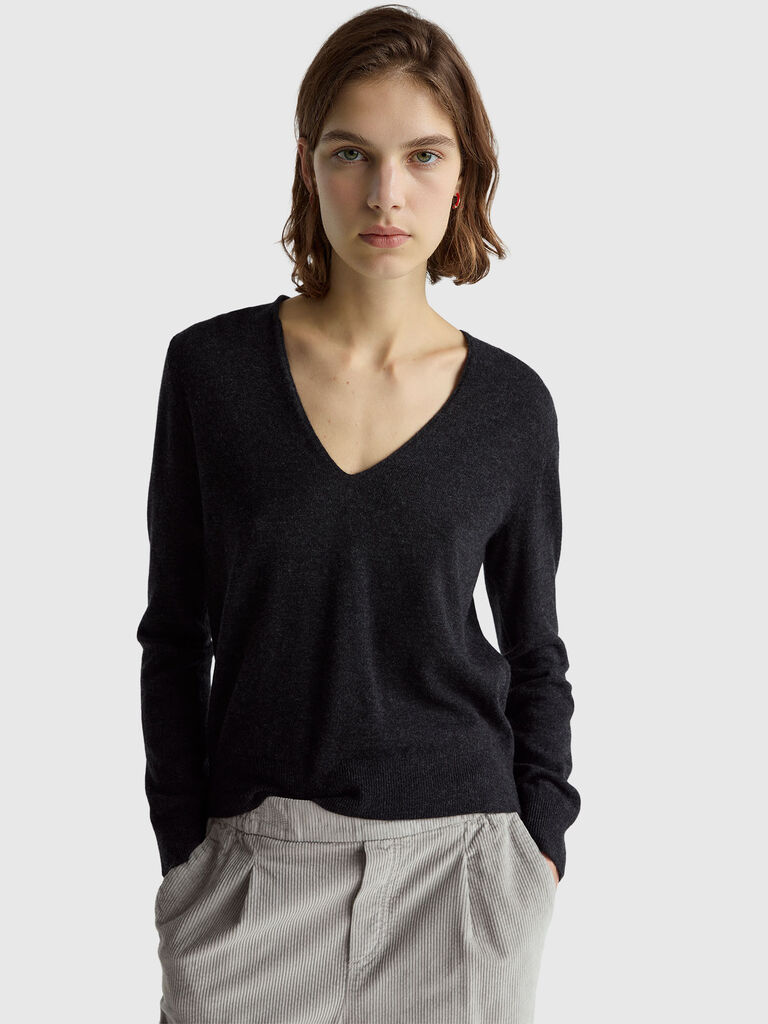 Dark gray V-neck sweater in pure Merino wool
