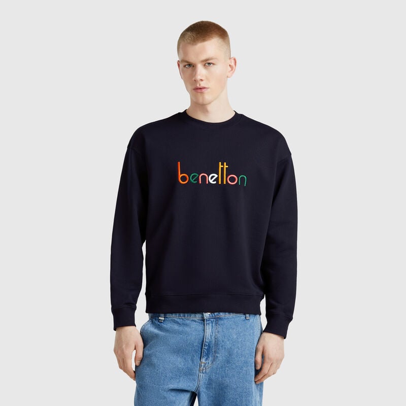 Warm sweatshirt with embroidered logo