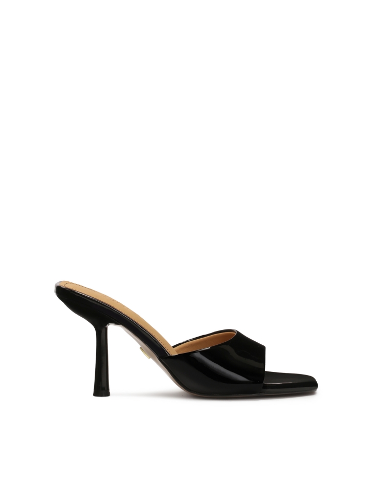 Patent leather black mules with square nose