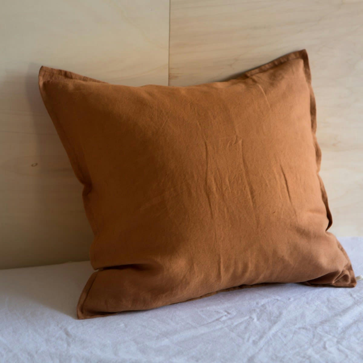 ESSENTIELS - Taie d'oreiller en coton lavé marron 65x65