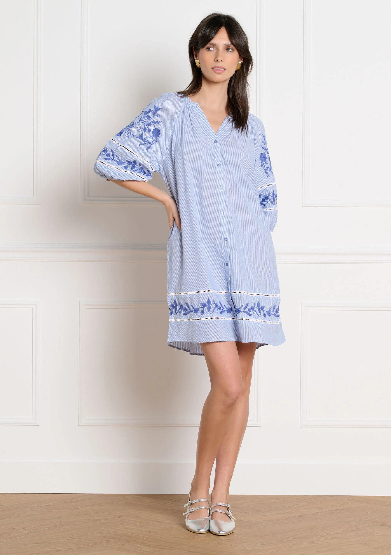 Geborduurde overhemdjurk