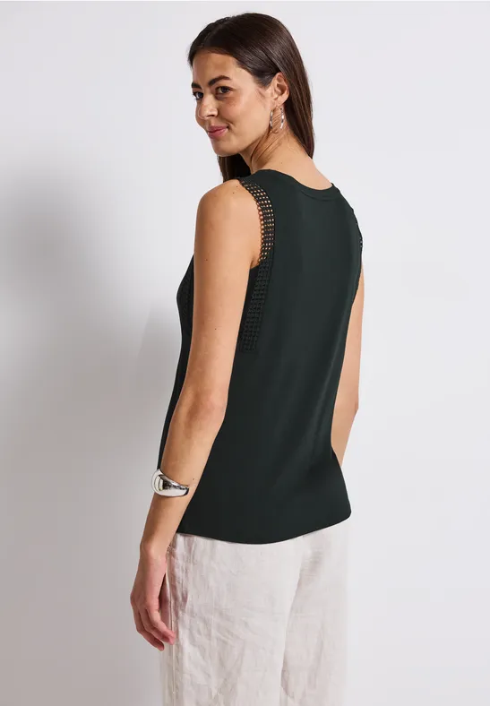 Top mit Häkeldetails