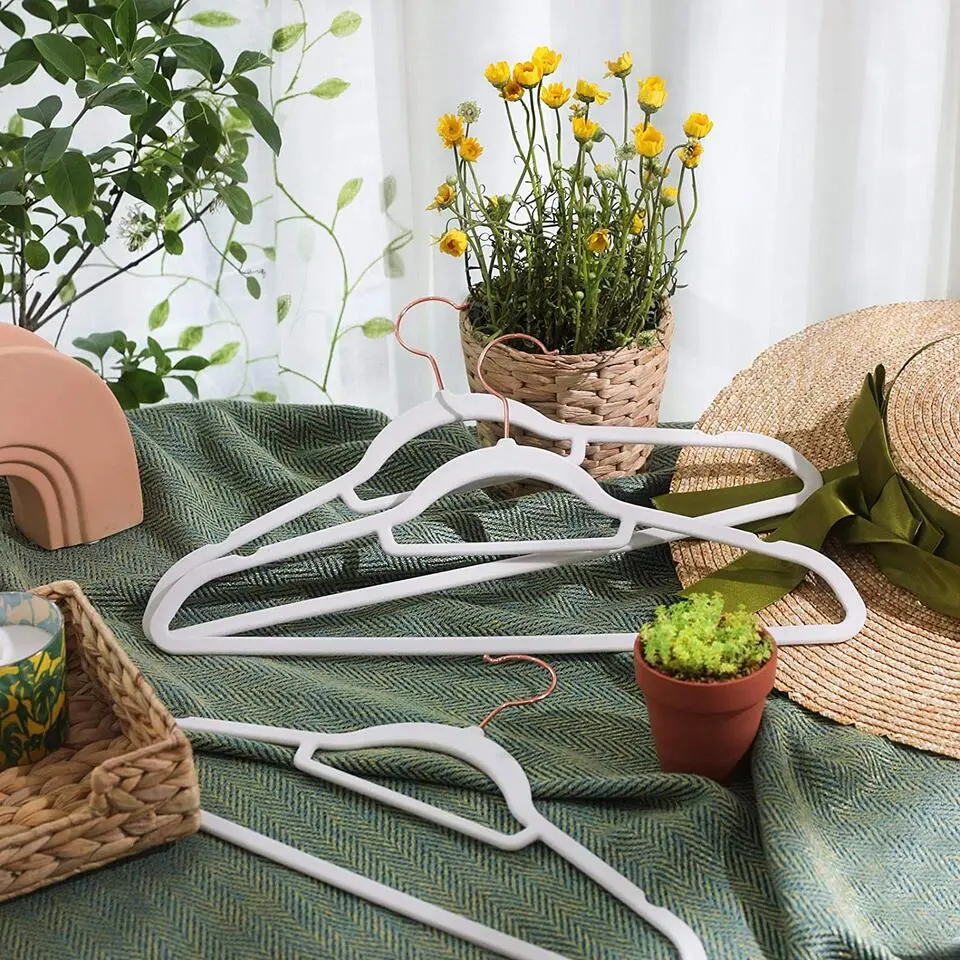 Fluwelen kledinghangers, Set van 50, Antislip, Wit en Ros&eacute; Goud