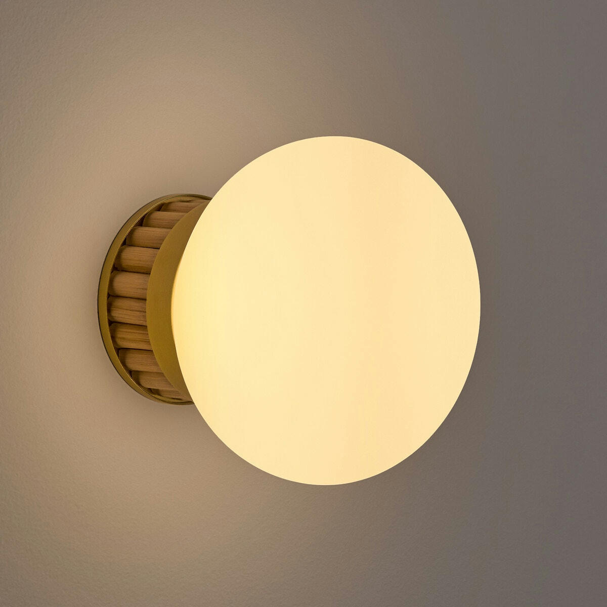 Applique laiton, bambou et verre opaline, Dolce