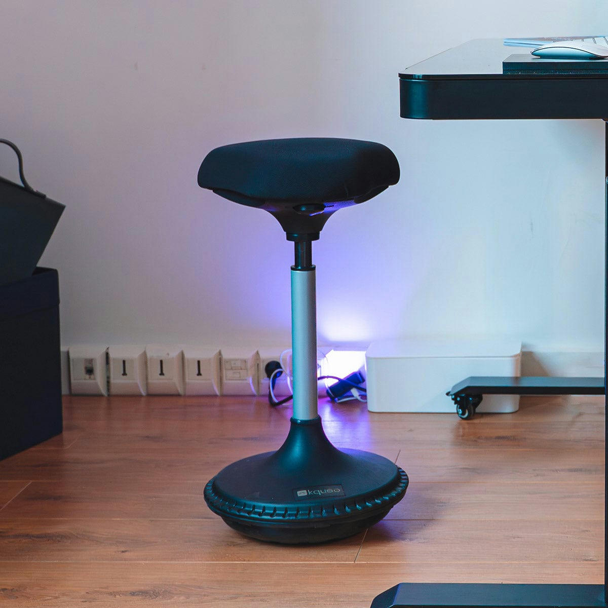 WOOBLE - Tabouret assis debout ergonomique noir