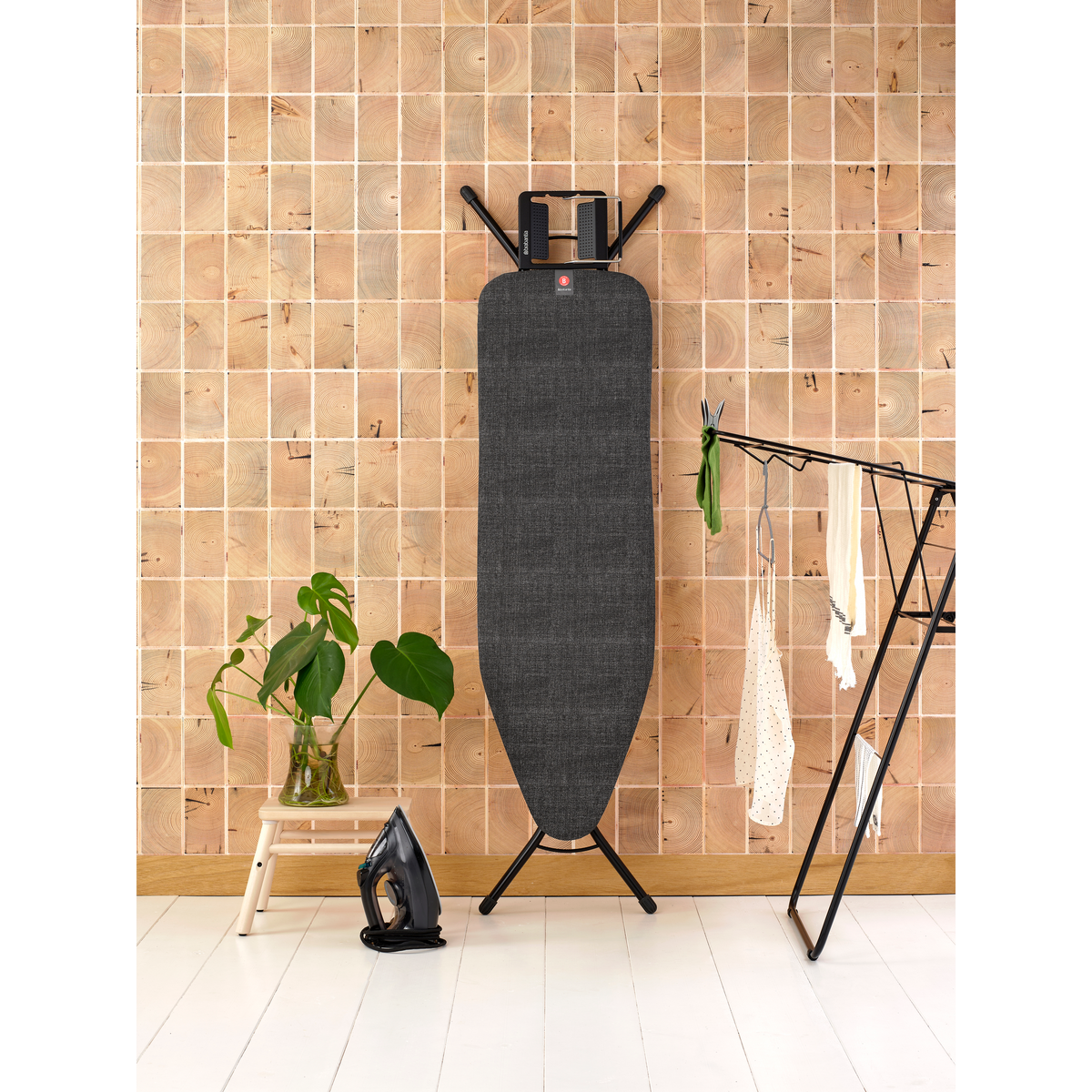 Brabantia Strijkplank B, 124x38 cm, strijkerhouder - Denim Black
