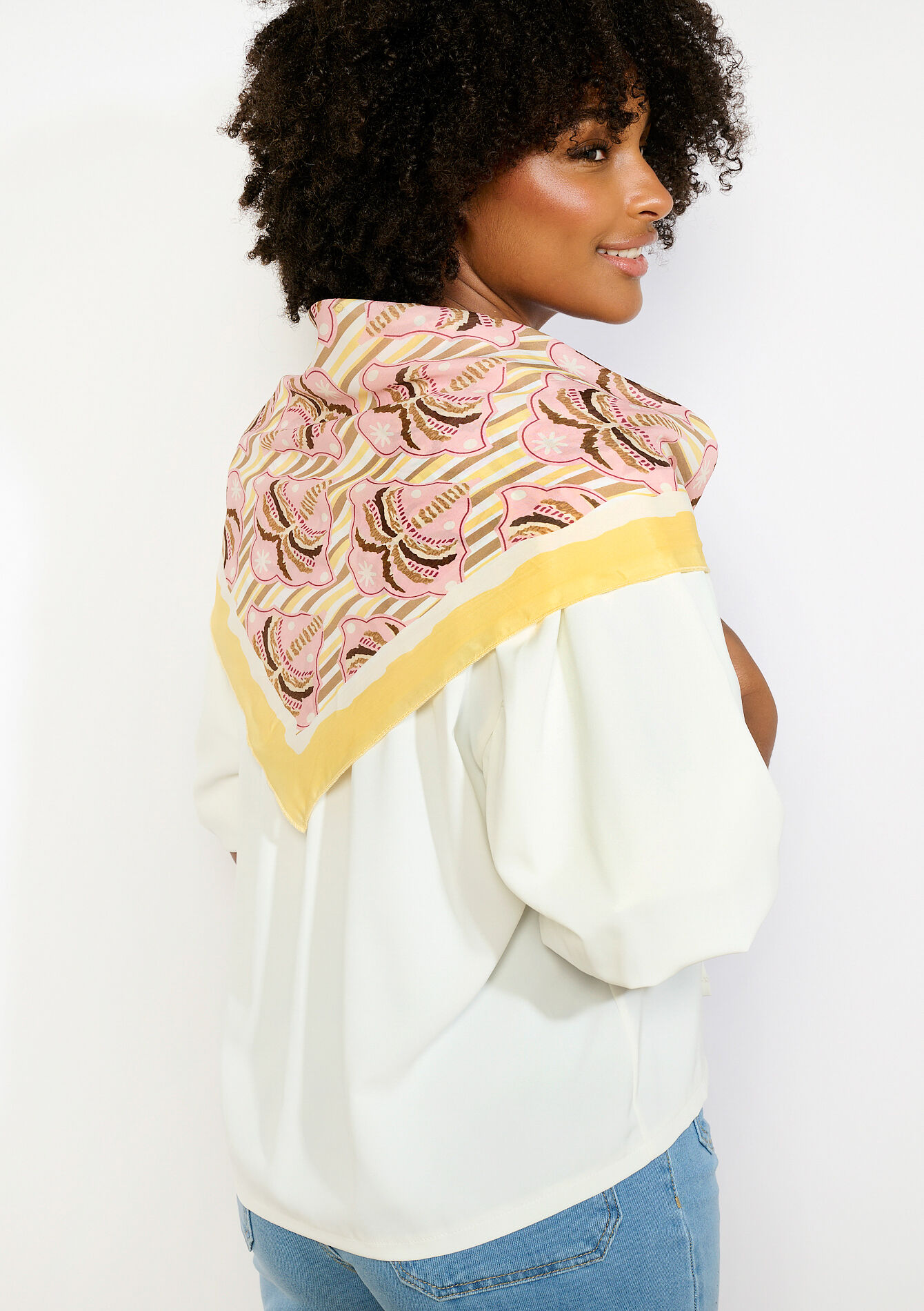 Zijden carr&eacute; met juweelaccent