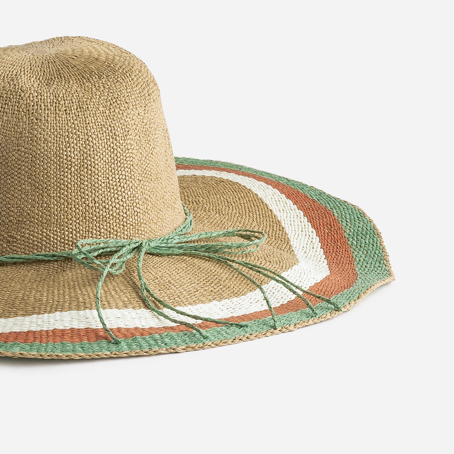 Capeline beige tressée avec rayures tricolores