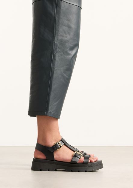 Zwarte leren plateau sandalen met goudkleurige buckles
