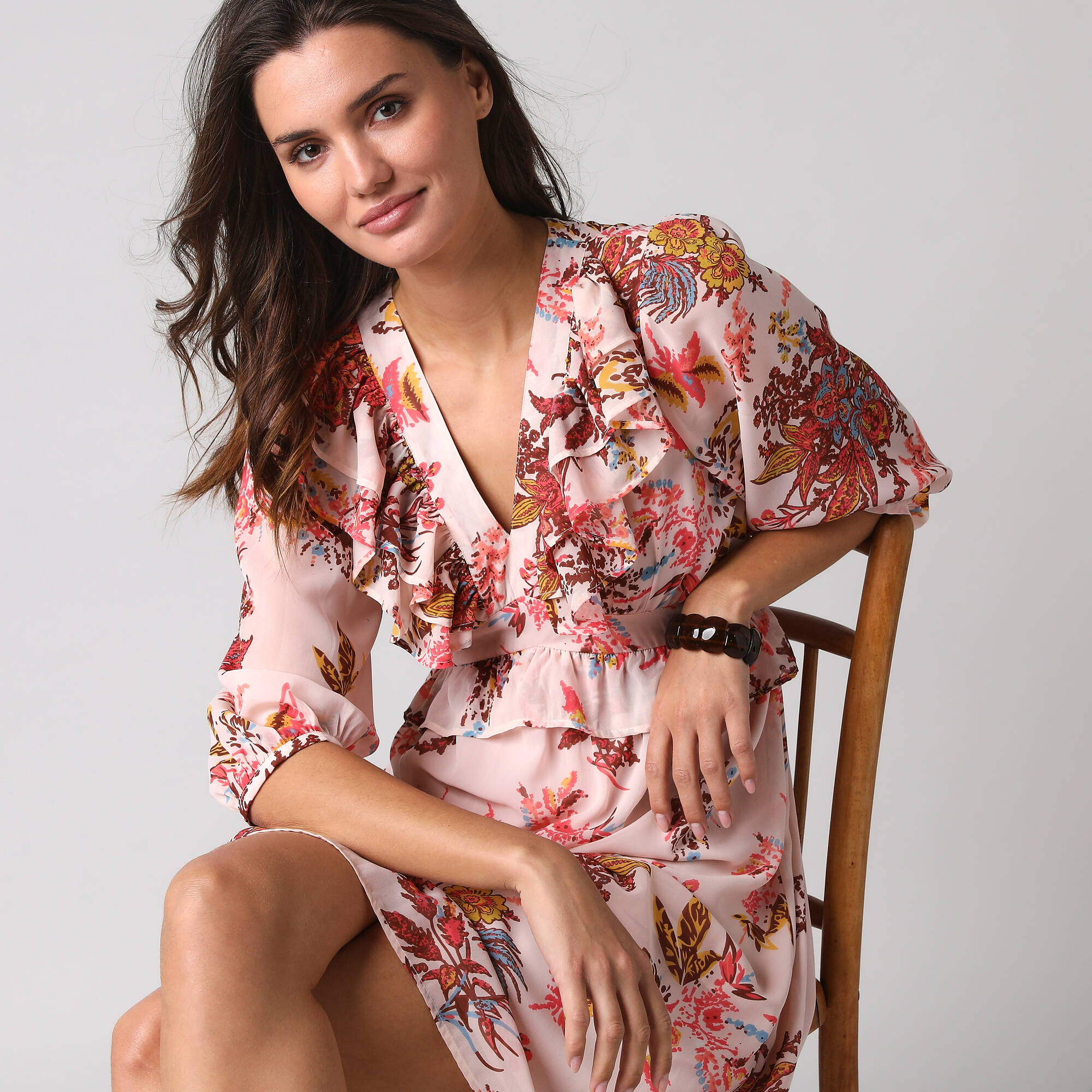 Robe courte volantée à manches 3/4 ballon, voile imprimé fleuri