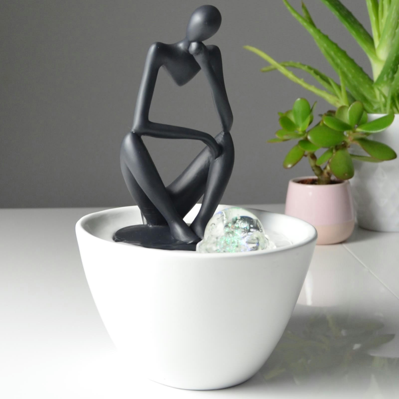 PENSADOR - Fontaine moderne Figurine Penseur Amovible résine Noir et Blanc - H26