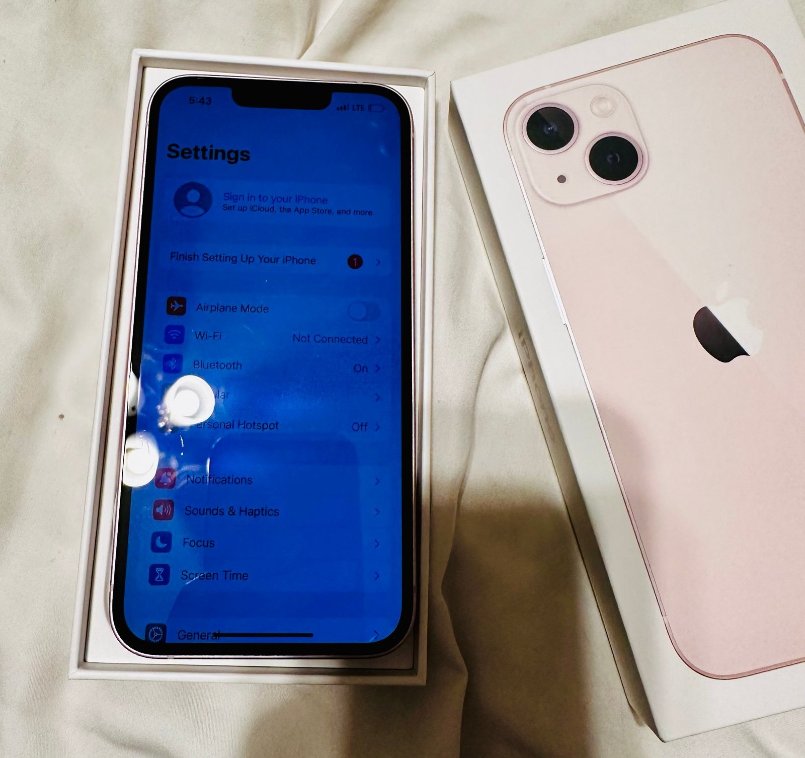 Apple iPhone 13 128 GB in Pink - Unlocked