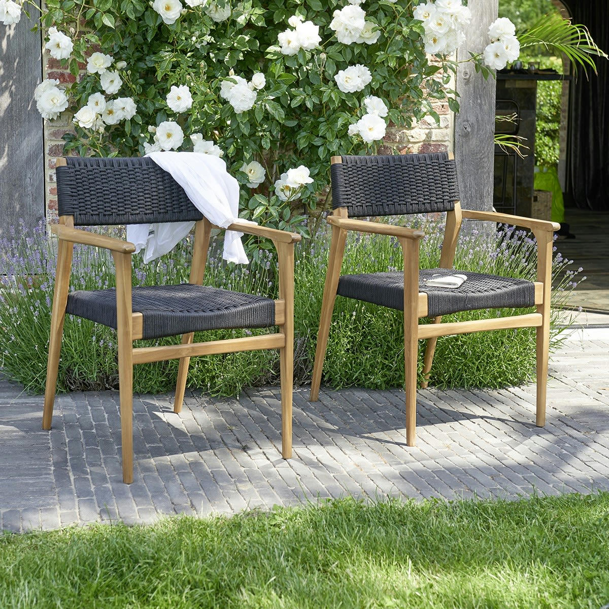 MIDLAND - 2 fauteuils de jardin en teck massif et cordage noir