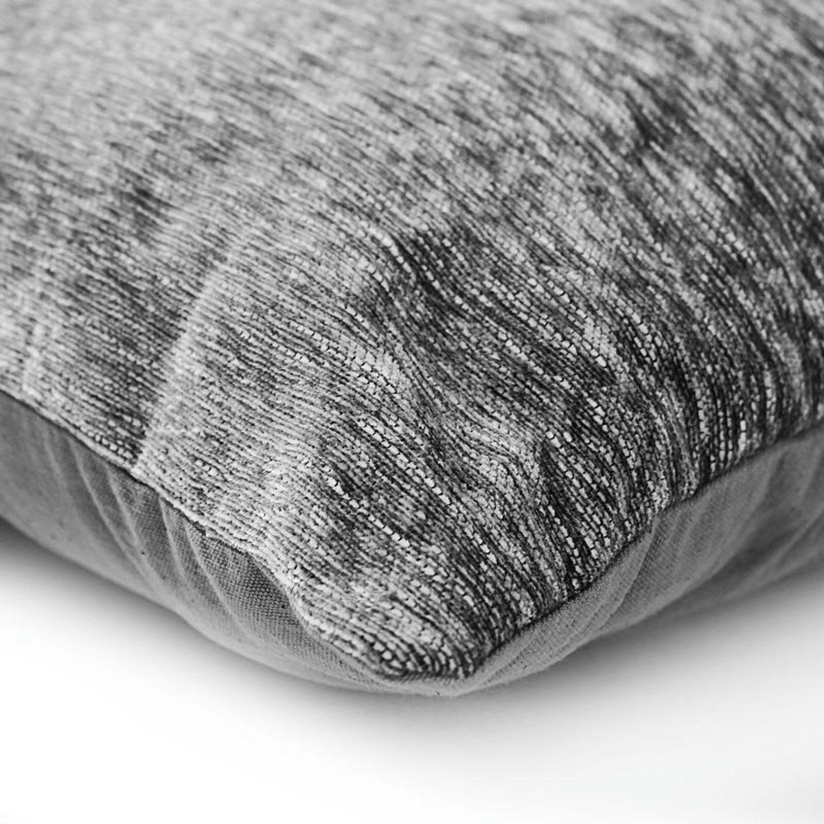 INTENSE - Coussin texturé vintage noir cendré 90x90