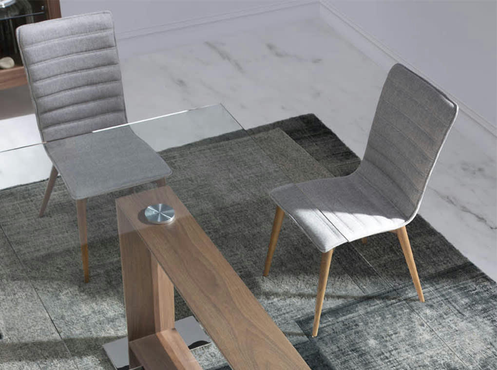 - Chaise en tissu avec pieds effet bois noyer