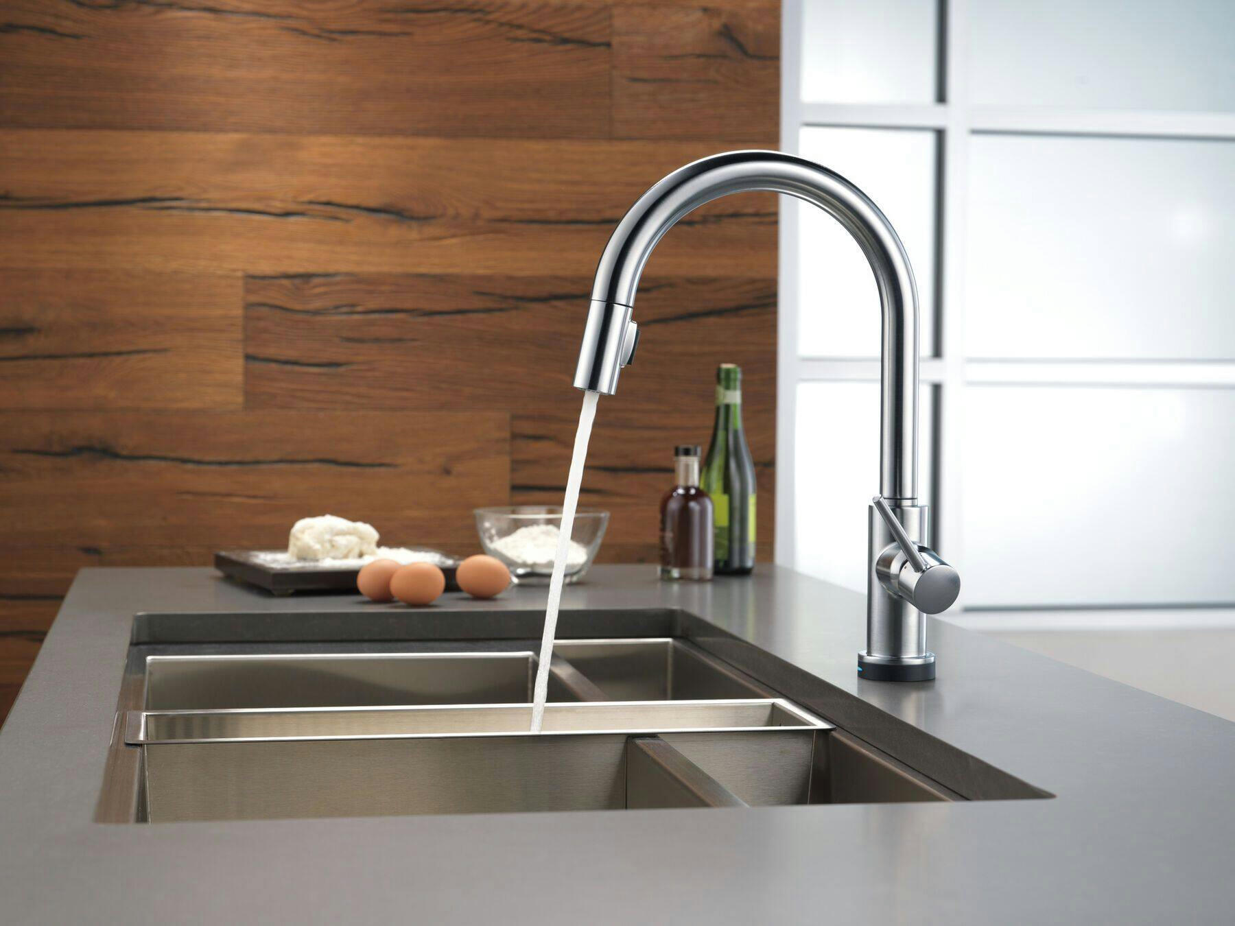 Delta Trinsic Voice 1-Handle Pull-Down Kitchen Faucet, Arctic Stainless