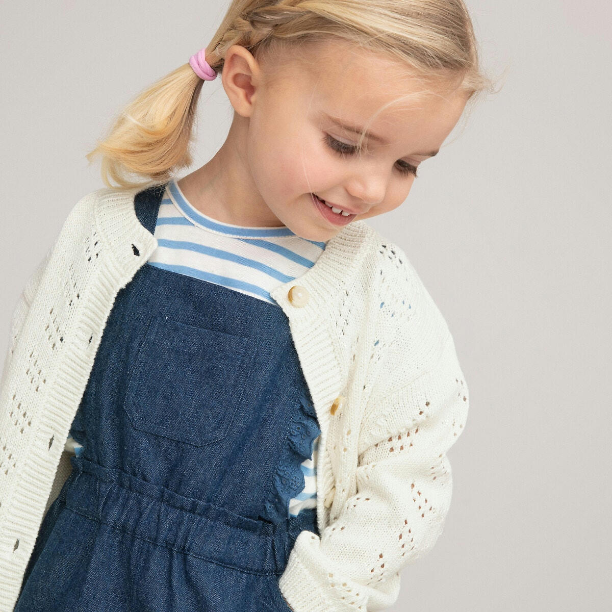 Gilet col rond boutonné en fine maille ajourée
