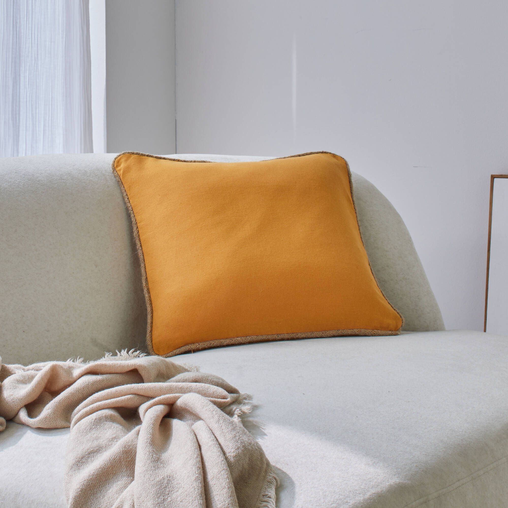 Coussin uni biais en jute