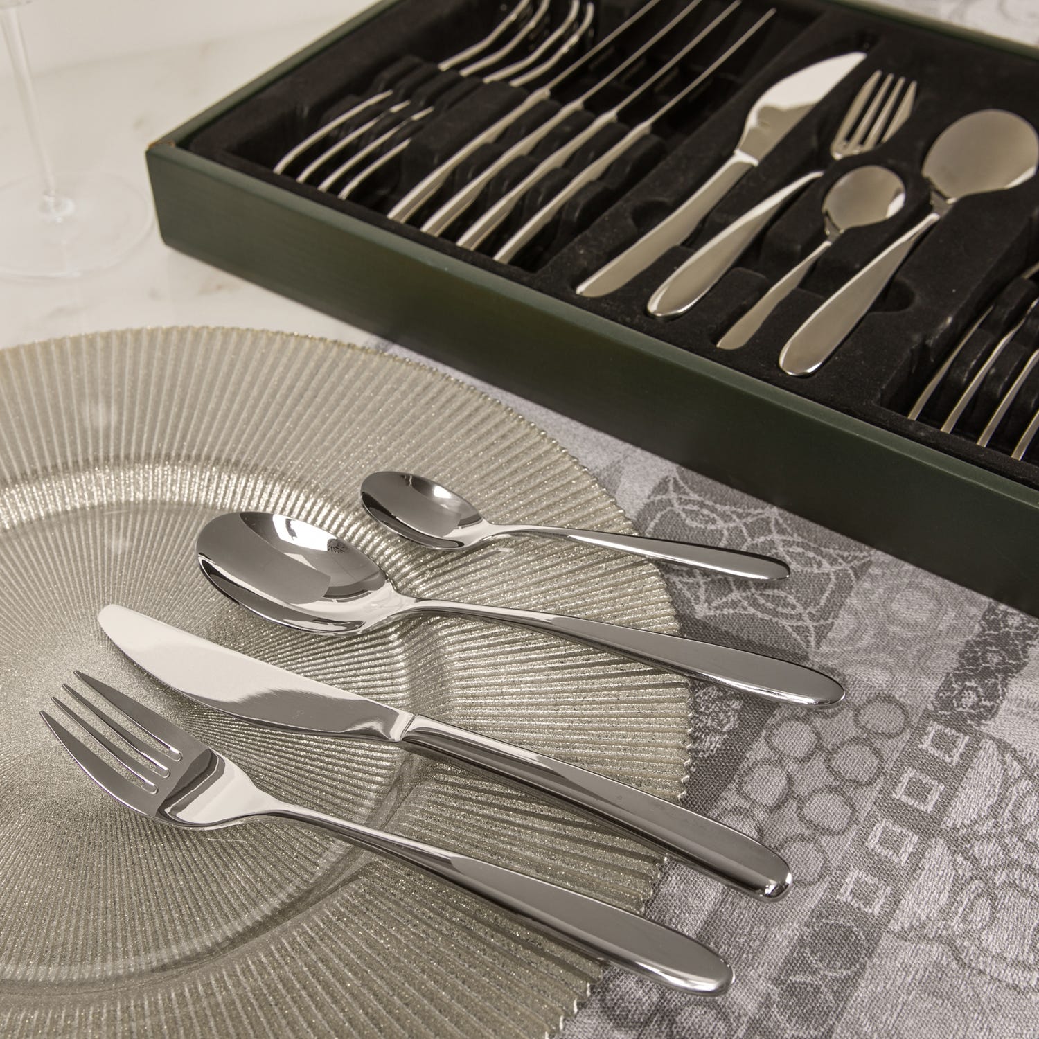 Set posate Omega da 24 pezzi, in acciaio inox
