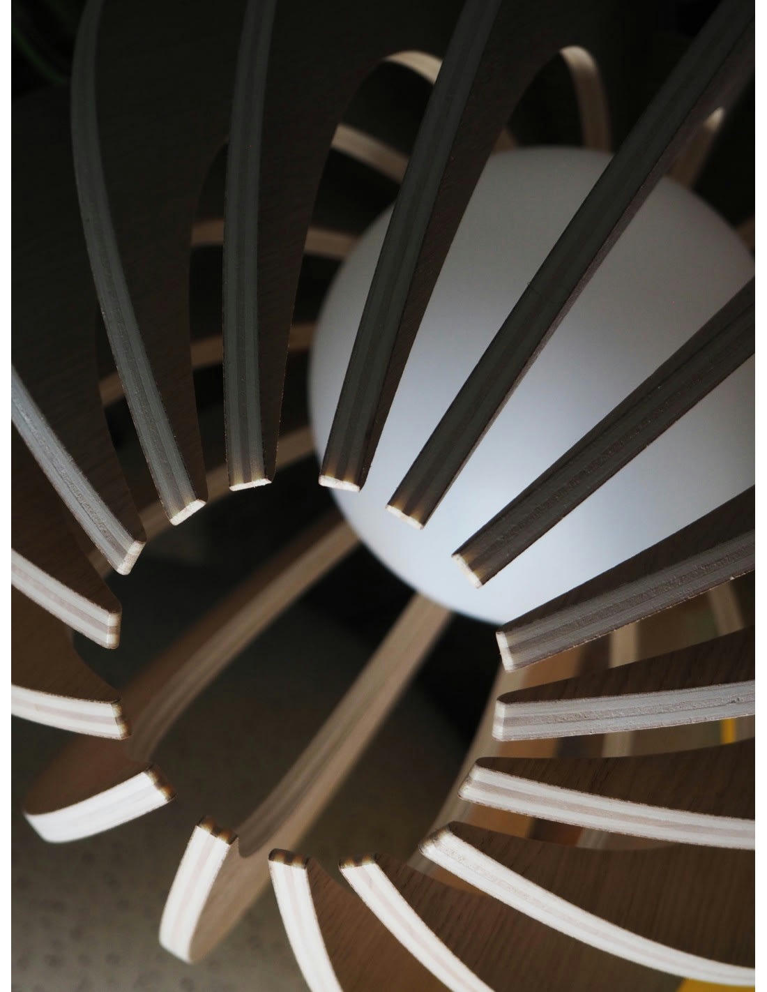 FÈVE - Lampe à suspendre en bois cordon noir sans ampoule