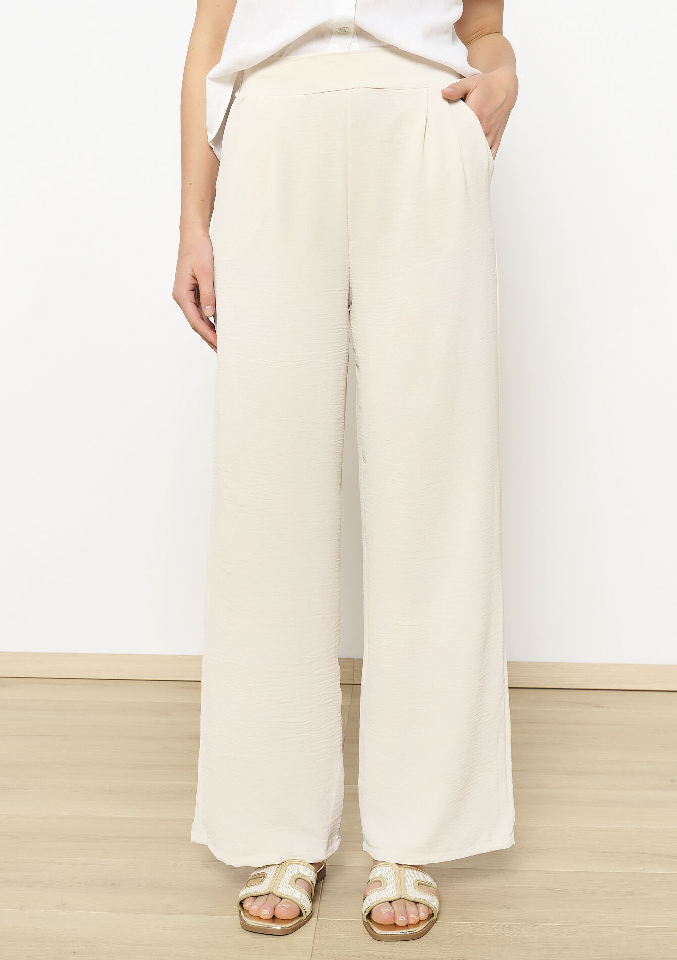 Wijde vloeiende broek