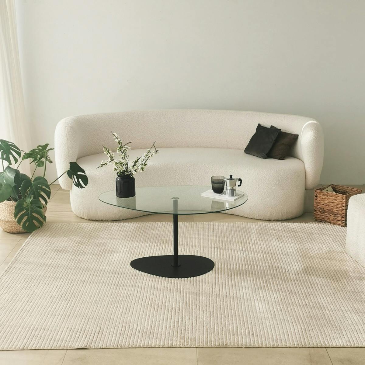 Table basse en verre, forme triangle organique TULUM