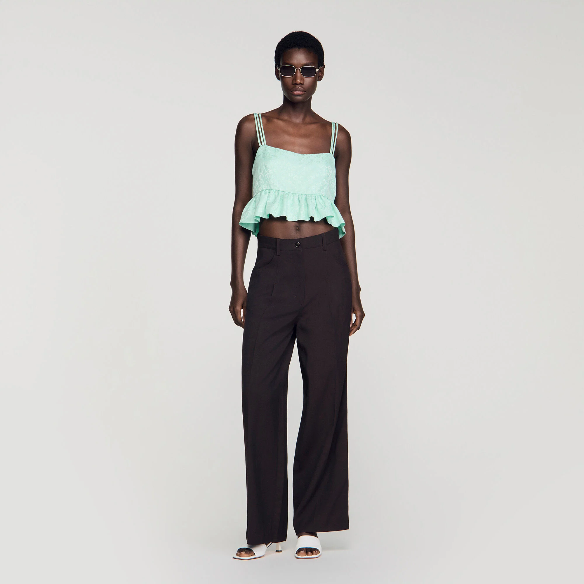 Top court jacquard floral volanté