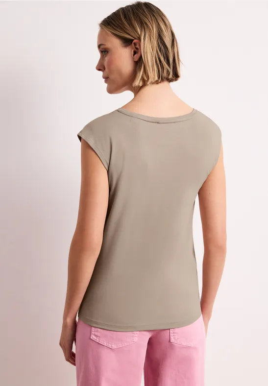 Shirt mit gerundetem V-Ausschnitt