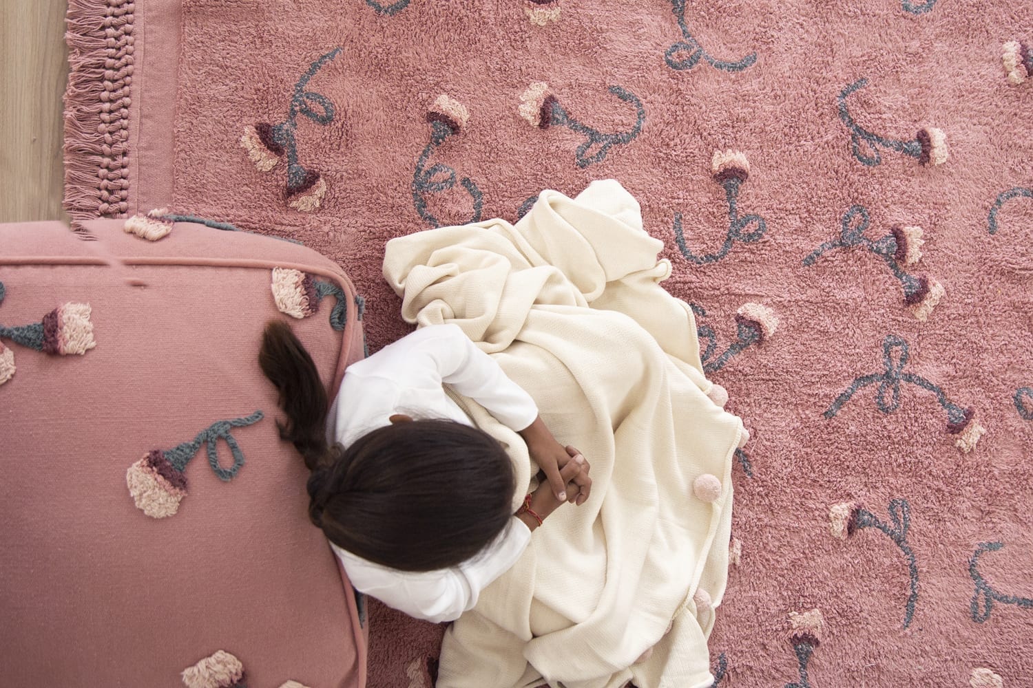 Lorena Canals English Garden Ash Rose Vloerkleed 140 x 210 cm