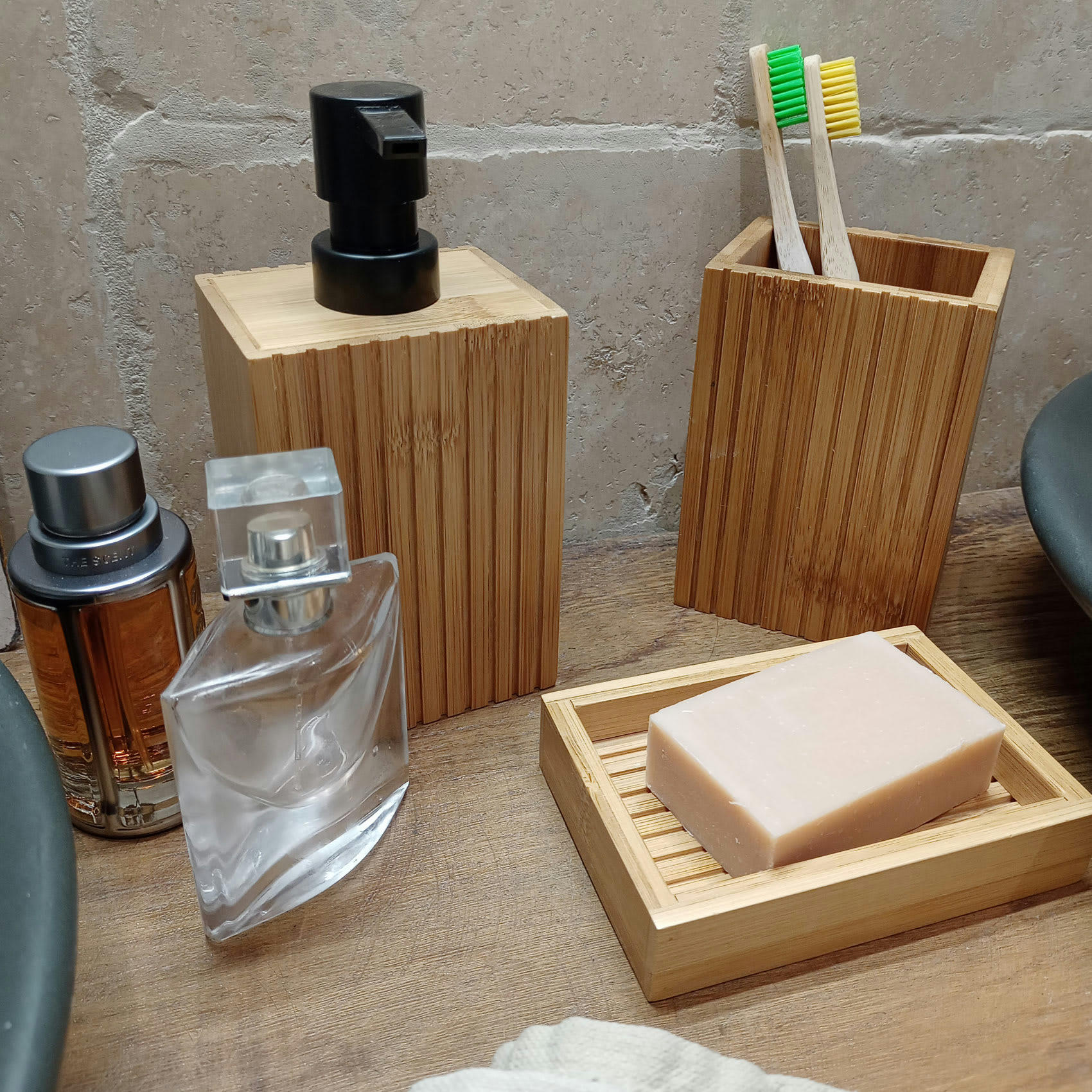 - Distributeur de savon bambou - 8.6x6.5x17.5cm